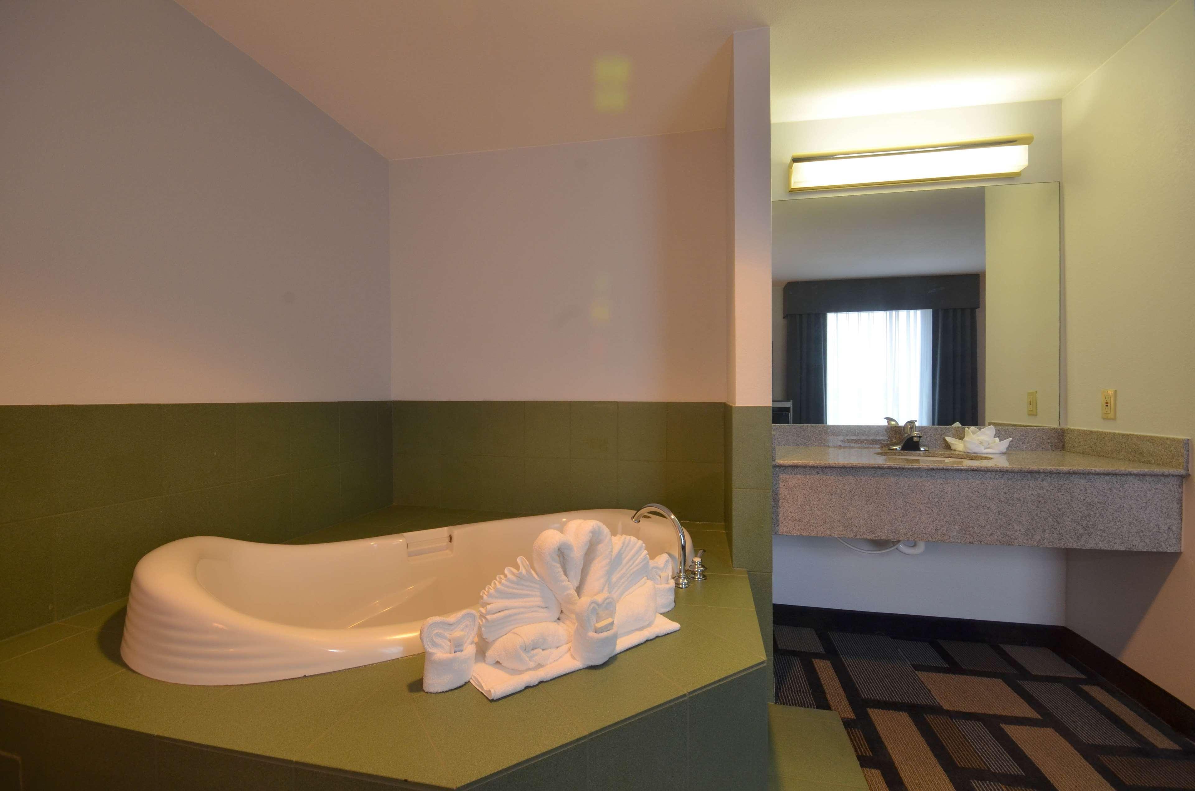 Western Galleria & 3*