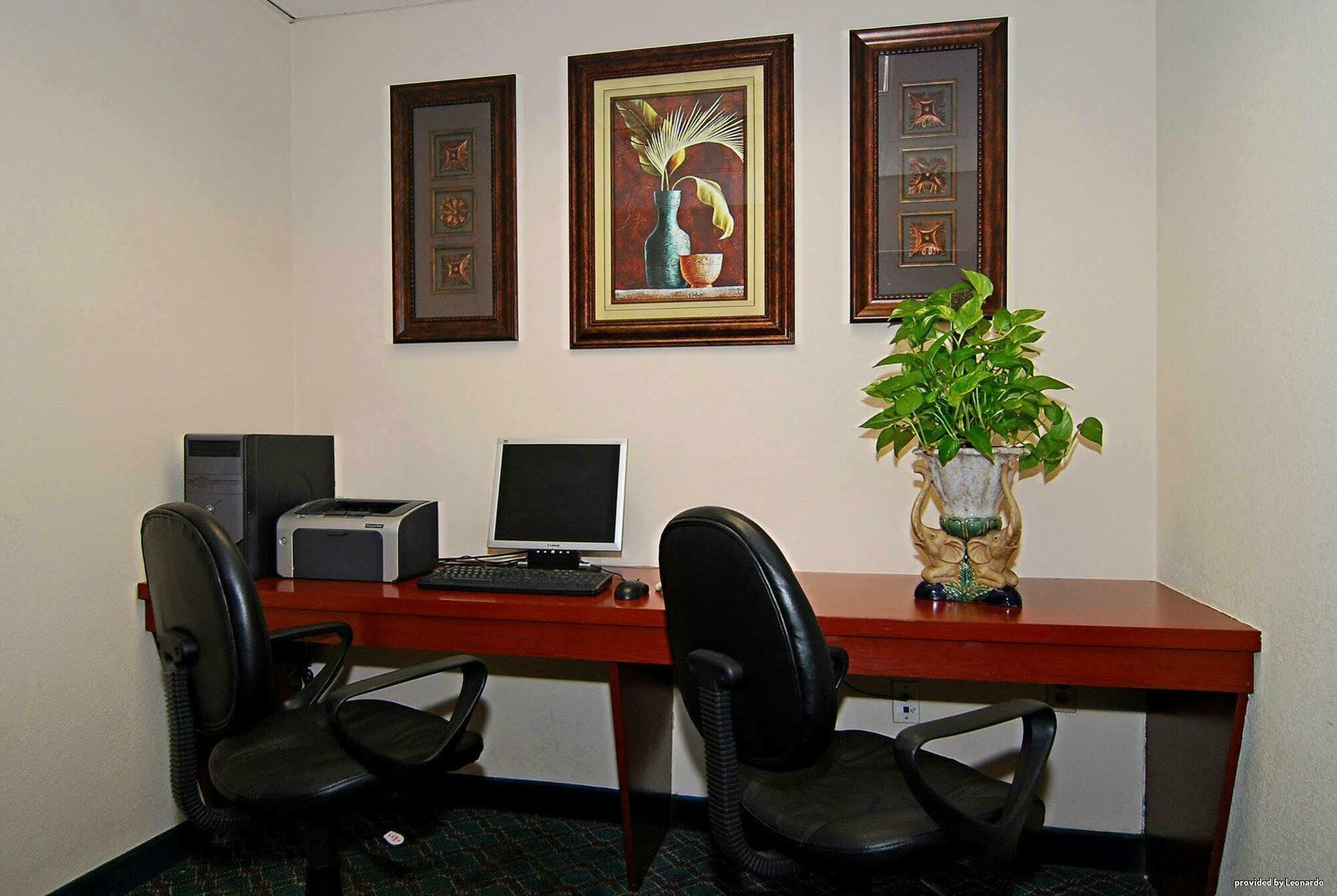 Western Galleria & Hotel 3*