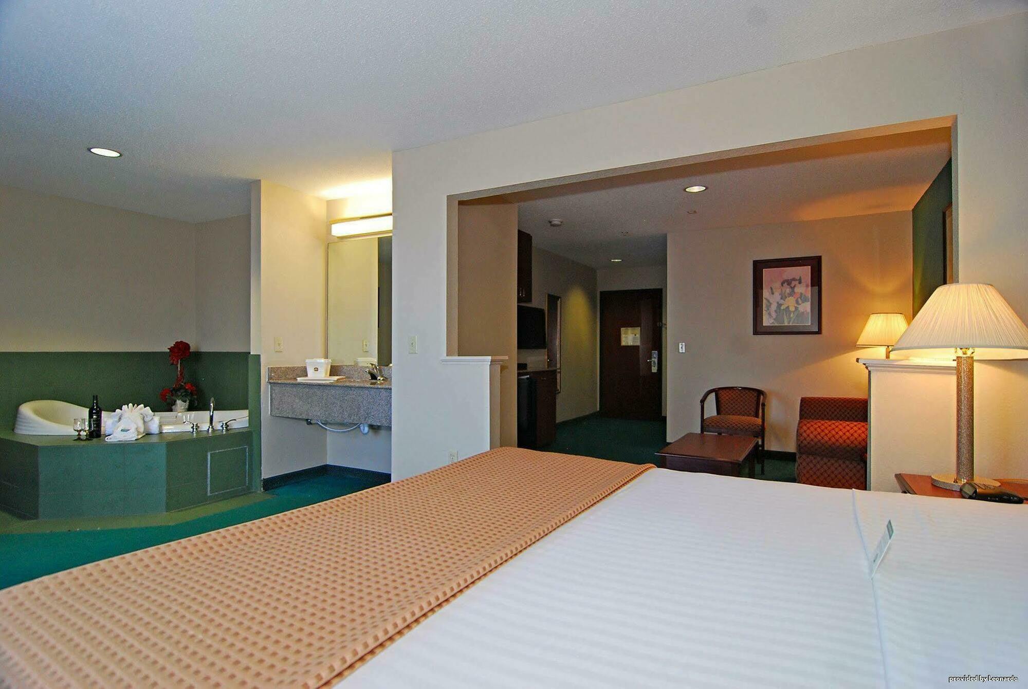 Western Galleria & 3*
